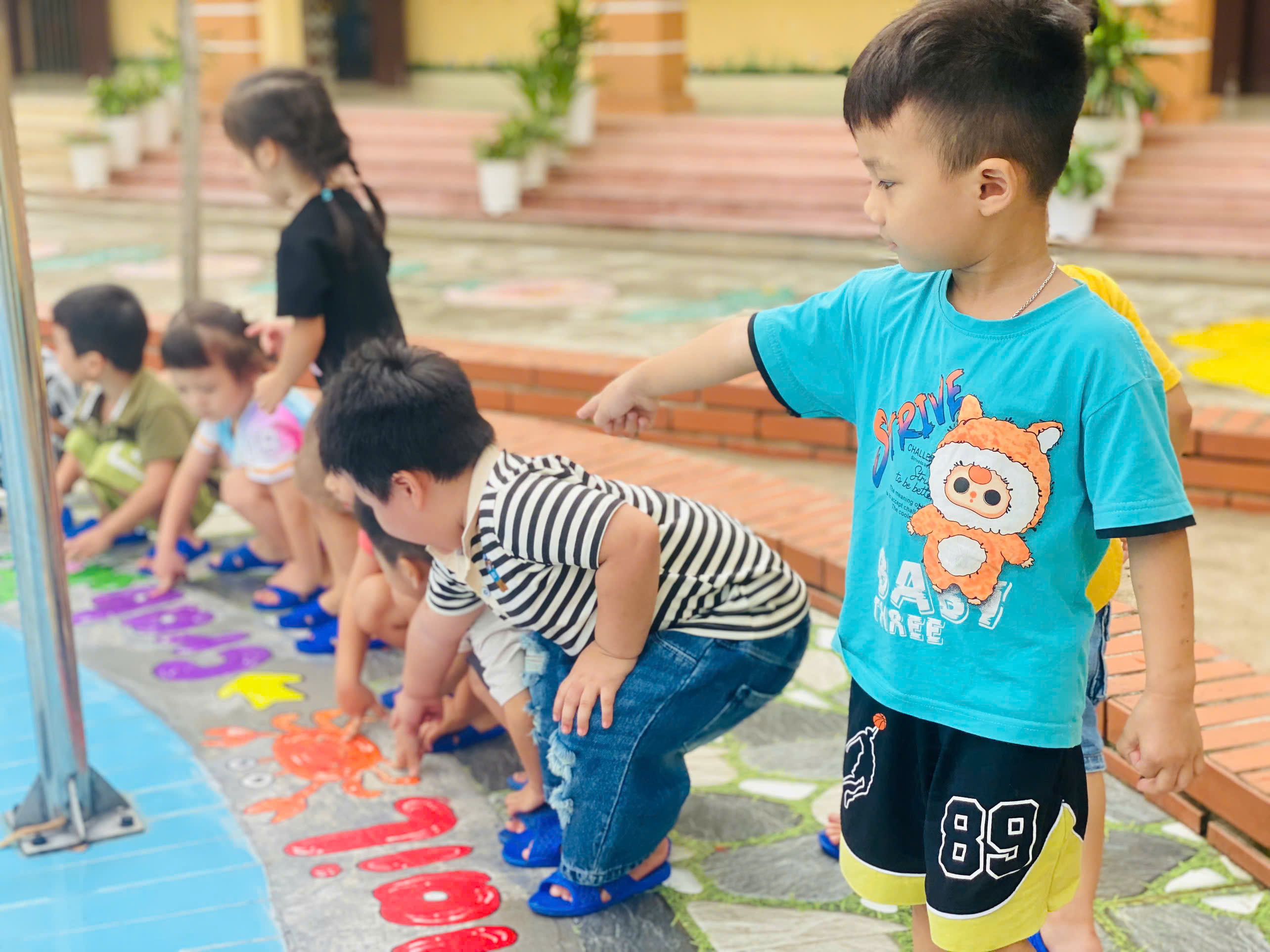 Khu trải nghiệm bể vầy – Lớp 4 tuổi B