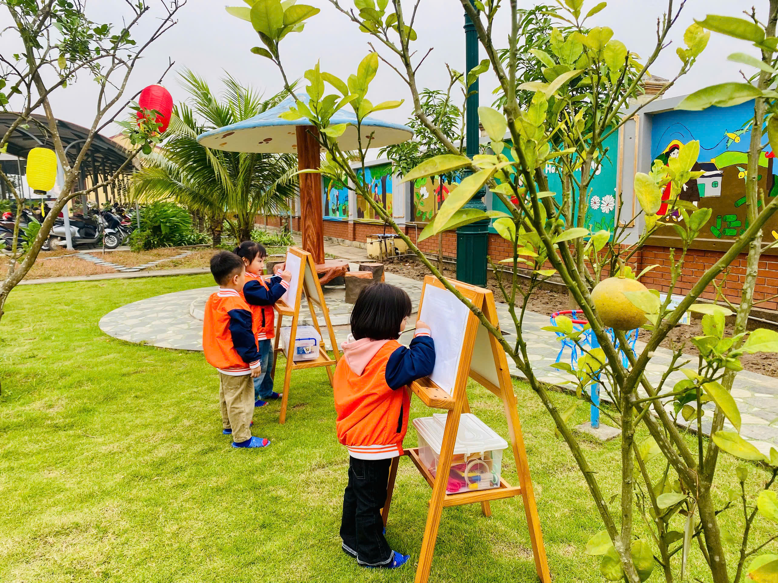 Hoạt động ngoài trời lớp 4 tuổi B