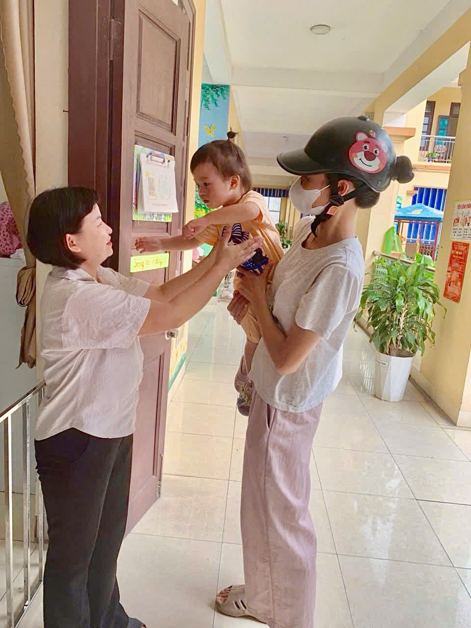 Trường Mầm non Nghĩa Minh – Đồng hành cùng bé trong những ngày đầu đến lớp – gia đình và cô giáo cùng giúp bé nhanh thích nghi