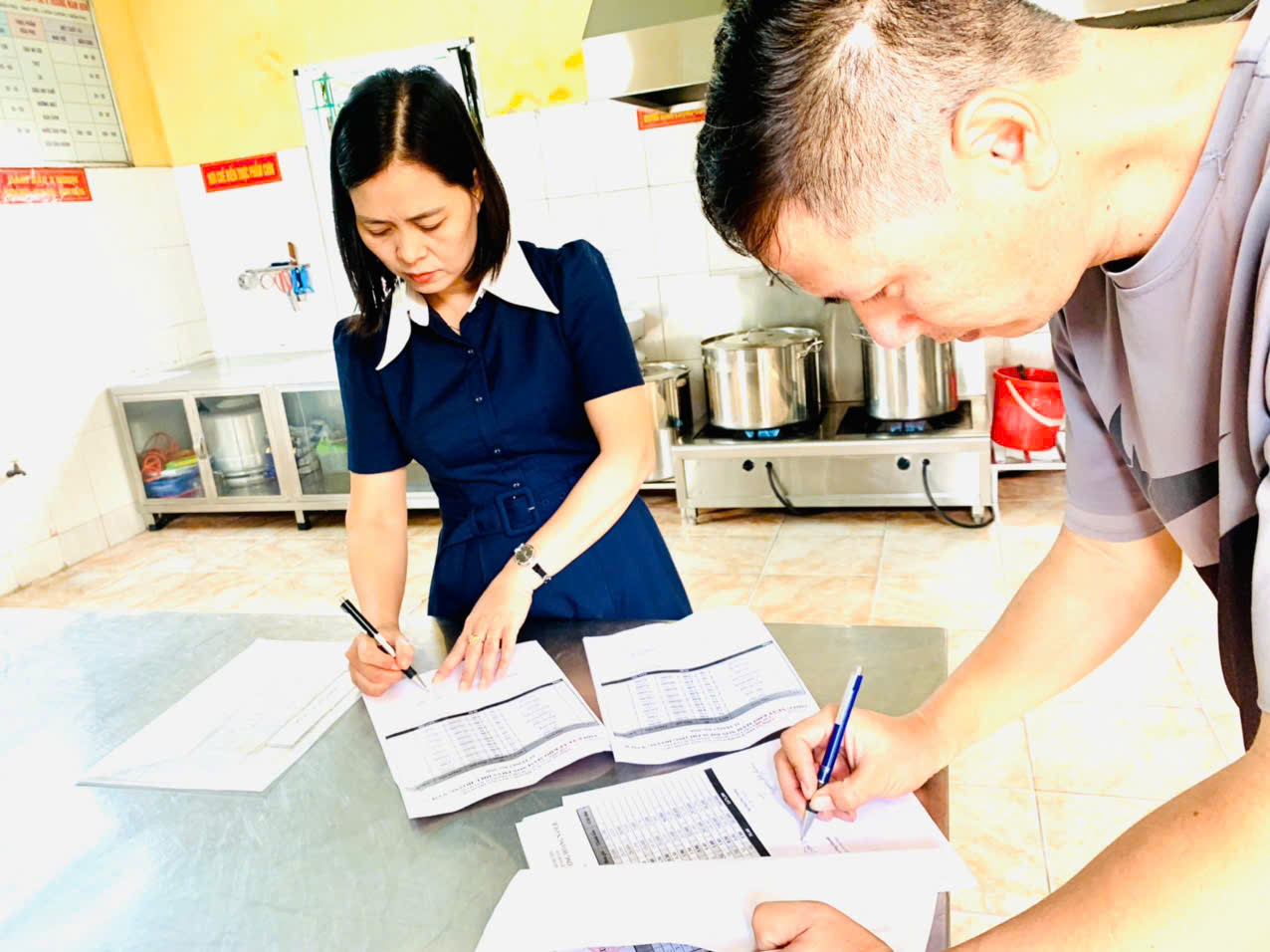 TRƯỜNG MẦM NON ĐỒNG THỊNH B CHÚ TRỌNG CÔNG TÁC CHĂM SÓC, NUÔI DƯỠNG – BẢO ĐẢM AN TOÀN VÀ SỨC KHỎE CHO TRẺ