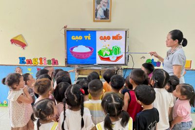 Trường Mầm non Nghĩa Minh    Trải nghiệm quy trình làm ra hạt lúa trên cánh đồng quê bé.