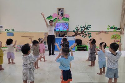 Trường Mầm non Nghĩa Minh, xã Đồng Thịnh, tỉnh Ninh Bình – Phát triển thể chất và rèn tính tự lập cho trẻ 18–24 tháng qua hoạt động trải nghiệm hè