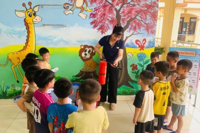 Trường mầm non Đồng Thịnh B – Dạy trẻ kĩ năng thoát hiểm khi có cháy