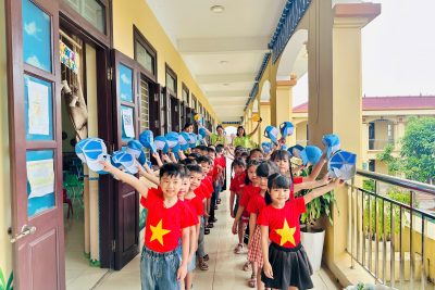 Lớp 5 tuổi A – Hoạt động trải nghiệm thăm quan trường Tiểu học cho trẻ 5 – 6 tuổi.