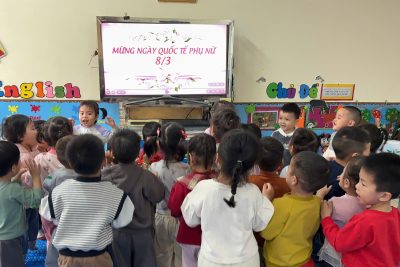 Lớp 3 tuổi b tuyên truyền các hoạt động chào mừng kỷ niệm ngày quốc tế phụ nữ 8/3.