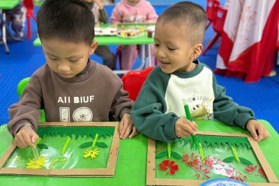 Lớp 3 tuổi B bài tuyên truyền tháng 2 ” Cùng con gắn kết”