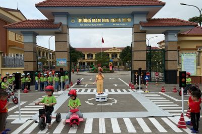 Lớp 3 tuổi b bài tuyên truyền tháng 4 ” Dạy trẻ an toàn khi tham gia giao thông”