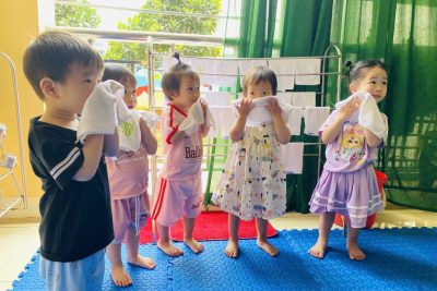 Trường mầm non Nghĩa Minh – Đồng hành cùng bé 18 – 24 tháng tuổi rèn luyện các kỹ năng ban đầu.